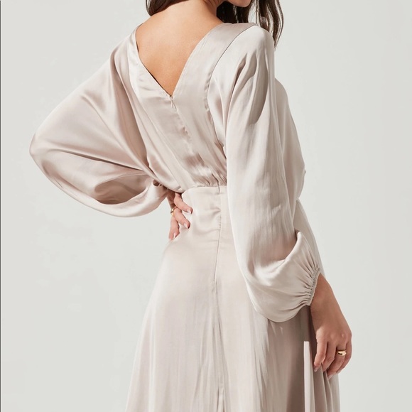 ASTR Marin Dolman Sleeve Midi Dress - Picture 3 of 4